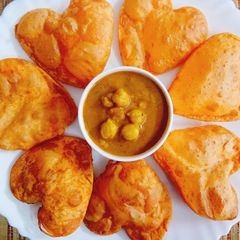 A picture of Tomato puri.