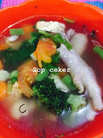 Cara Mudah Membuat Resep Sop ceker warna warni yang Lezat Anti Ribet, Lezat