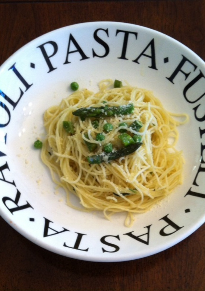 Una foto de Capellini con espárragos