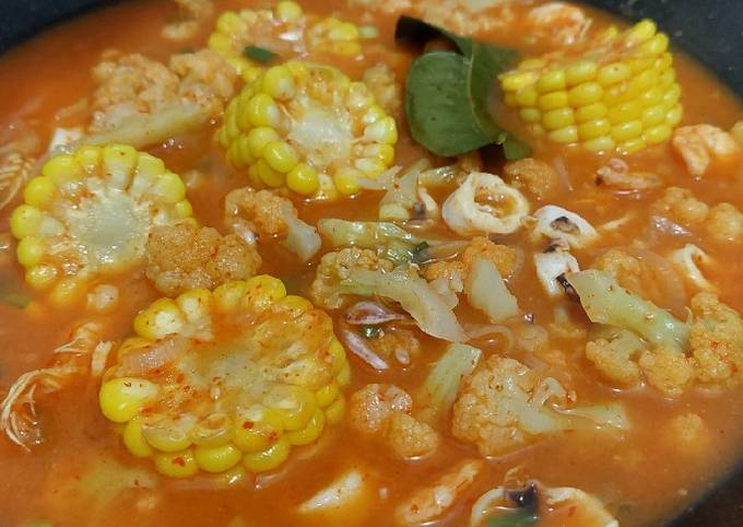 Bagaimana Membuat Saus Padang Udang Cumi yang Enak