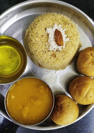 दाल बाटी चूरमा (dal baati churma recipe in Hindi) रेसिपी मुख्य फोटो