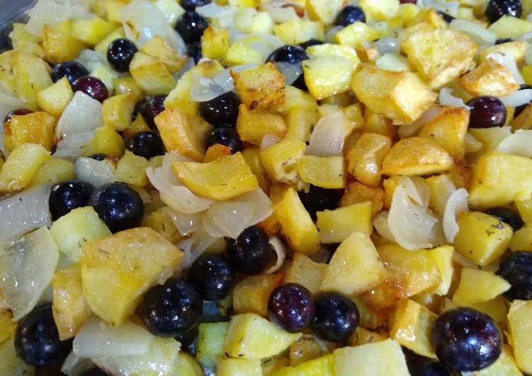 Step-by-Step Guide to Prepare Speedy Papas doradas con uvas y cebolla