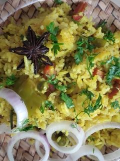 पावभाजी पुलाव (pavbhaji pulav recipe in marathi) रेसिपी चे मुख्य फोटो
