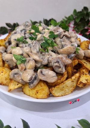 عکسی از دستور سیب زمینی تنوری با سس قارچ 😋
