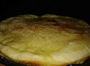 Una foto de Torta criolla con huevo y azúcar