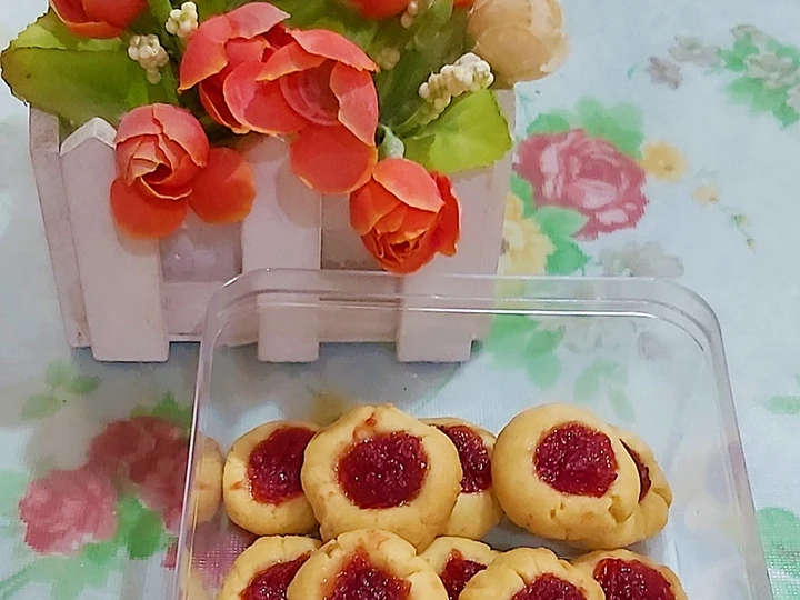 Easy Ways Make Recipes Thumbprint Strawberry Cookies Lumer Enak the So Delicious Perfect.