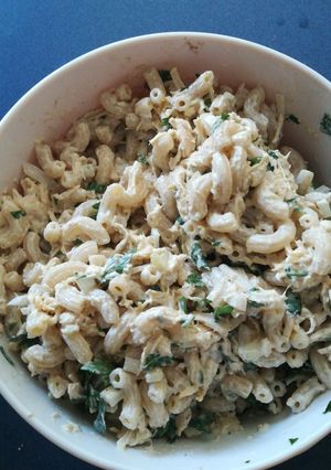 Una foto de Ensalada fresca de coditos con pollo