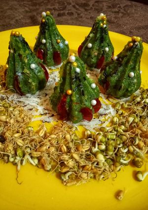 हेल्दी स्प्राऊट्स मोदक (healthy sprout modak recipe in marathi) रेसिपी चे मुख्य फोटो 