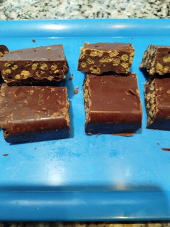 Una foto de Turrón con chocolate y avena crujiente o a tu gusto