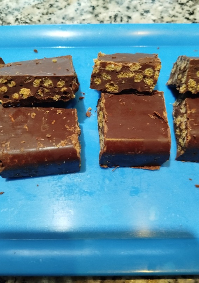 Una foto de Turrón con chocolate y avena crujiente o a tu gusto