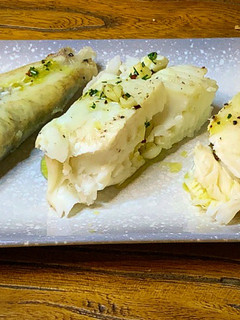 Una foto de Rape al horno con ajada