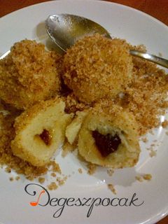 Barackos vagy szilvás gombóc (tej- és tojásmentes) recept fotója