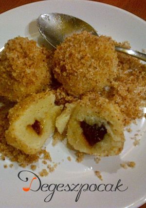 Barackos vagy szilvás gombóc (tej- és tojásmentes) recept fotója