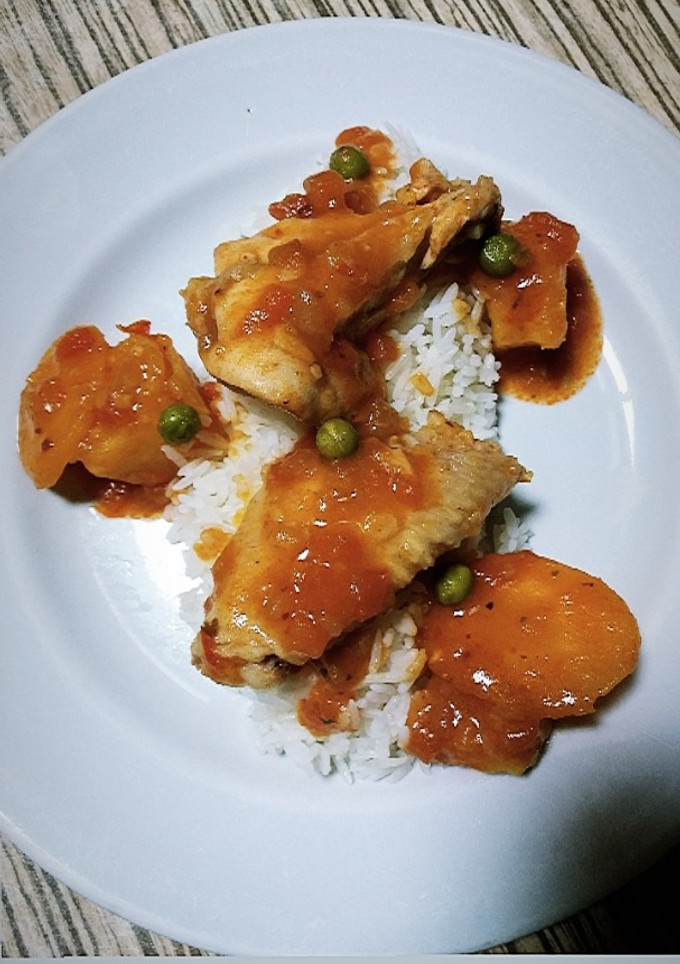Una foto de Estofado de pollo 🍗