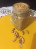 زبدة الفول السوداني المنزلية (peanut butter)