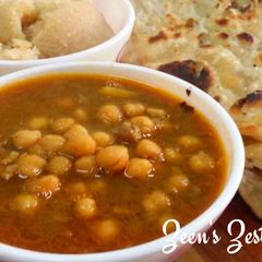 A picture of Chana Paratha And Halwa.