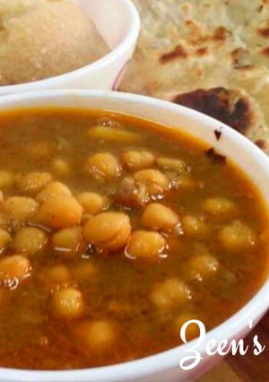 A picture of Chana Paratha And Halwa.