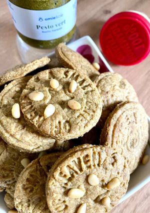 Une photo de Sablés salés apéritifs pesto Omie, parmesan et pignons
