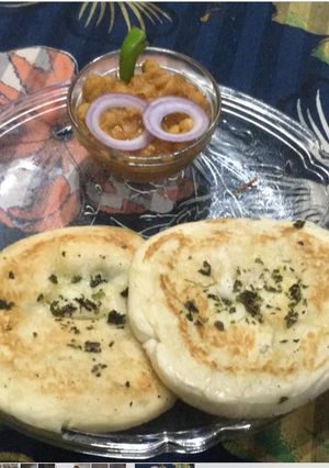 A picture of Matar kulcha.