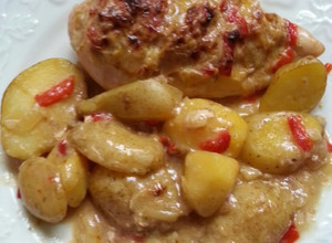Una foto de Pollo relleno con crema de verdeo