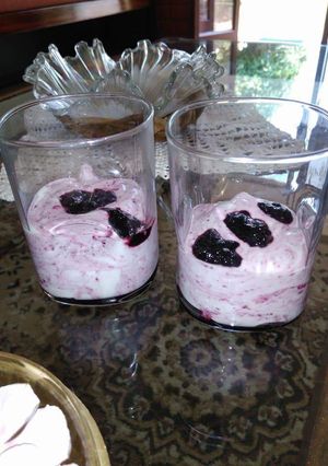 A picture of Mulberry cream pudding.