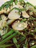 Stir-Fried Razor Clams with Water Spinach