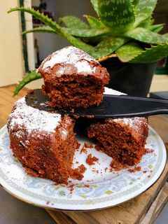 Una foto de Budín de avena con cacao y zanahoria. Budín sin harina de trigo