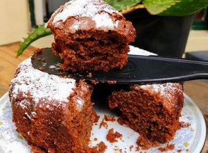 Una foto de Budín de avena con cacao y zanahoria. Budín sin harina de trigo