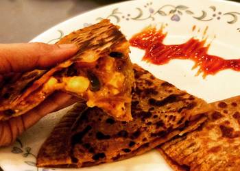 How to Prepare Tasty Calzone Pizza Parantha
