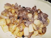 Una foto de carnes cuadrada a la olla