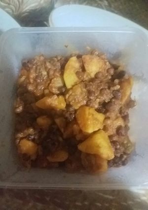 A picture of Aloo Choley.