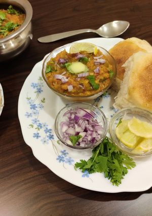 A picture of Khada Pav Bhaji.