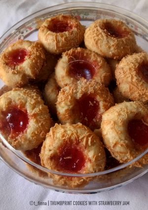Foto resep Cheese Thumbprint Cookies with Strawberry Jam