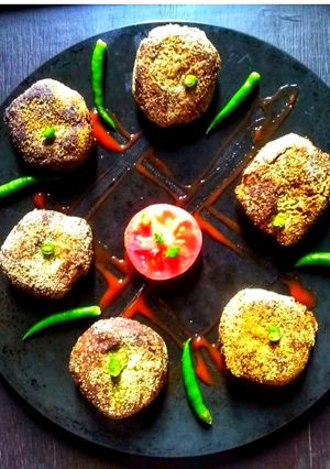 लौकी के छिलके के पकोड़े (Lauki ke chhilke ke pakore recipe in Hindi) रेसिपी मुख्य फोटो