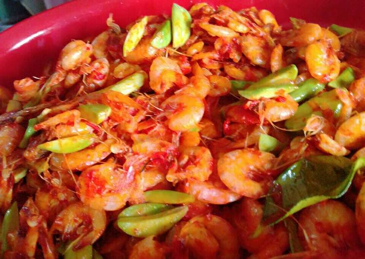 Udang balado campur pete