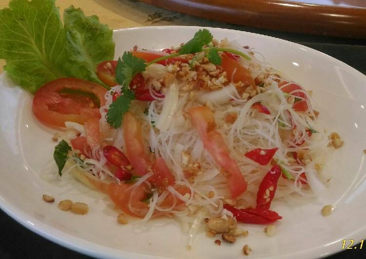 Thai vermicili salad