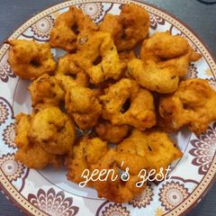 A picture of Mini Medu Vadas with Spinach.