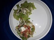 Una foto de pollo con yogurt griego y cilantro