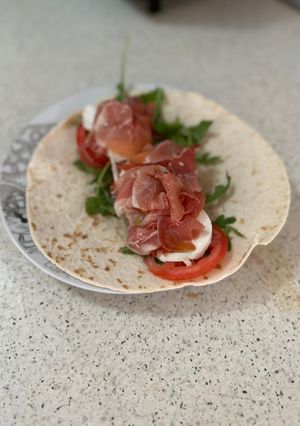 Una foto de Piadinas con jamón serrano