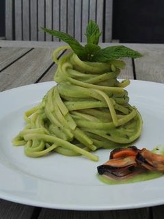 Foto di Linguine con crema di fave e cozze