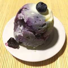 Una foto de Mug cake de arándanos al microondas