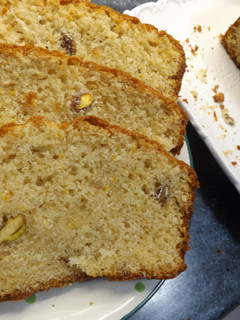 Una foto de Plum cake sencillo con frutos secos