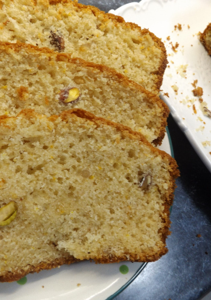 Una foto de Plum cake sencillo con frutos secos