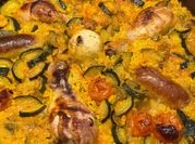 Una foto de muslo de pollo a la cazuela