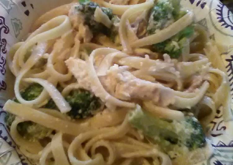 Steps to Prepare Homemade Broccoli Chicken Fettuccine Alfredo