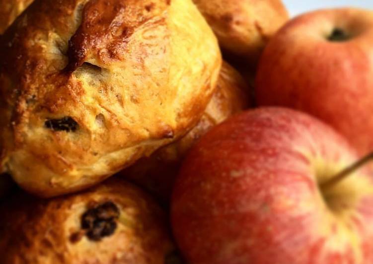 Æbleboller med rosiner og kardemomme