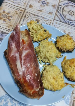 Una foto de Tosta de jamón y calabacín