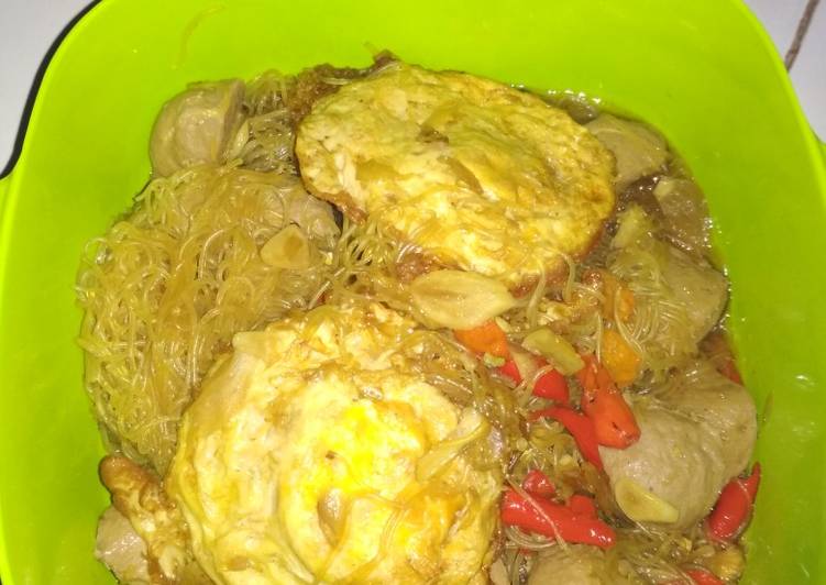 Telur bakso bihun kecap