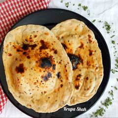 A picture of Whole wheat kasuri methi naan.