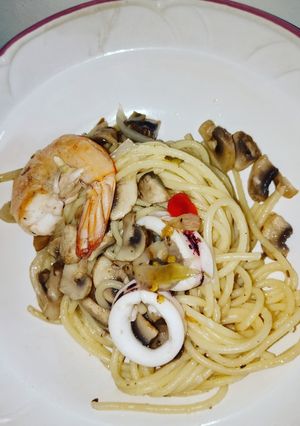 Foto resep Spaghetti Oglio Olio Seafood ala rumahan, rasa Restoran